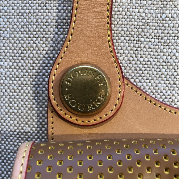 NWT Dooney and Bourke Beige/Tan Cabrio Leather Flap Bag w/ Strap & Gold Accents - Picture 2 of 13